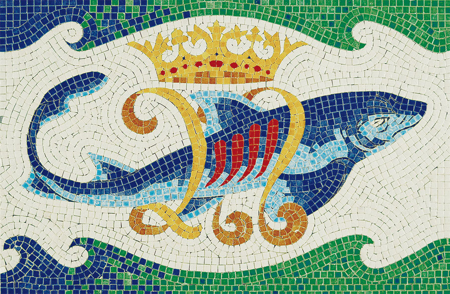 Gaudí en Barcelona: detalles de los mosaicos